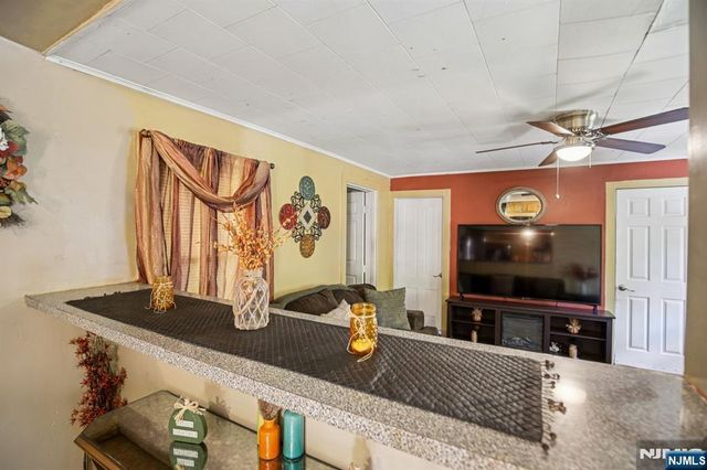 369 Queens Court, Ridgewood, NJ 07450