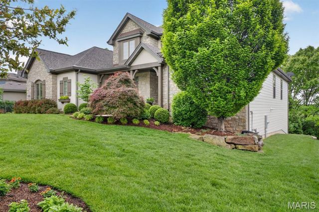 12868 Willow Pond Court, Des Peres, MO 63131