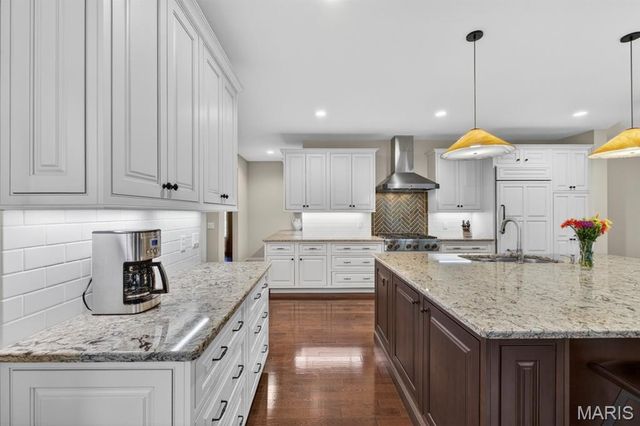 12868 Willow Pond Court, Des Peres, MO 63131