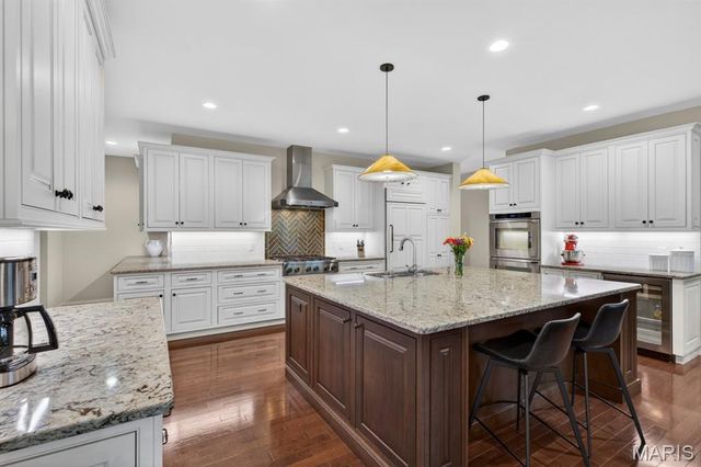 12868 Willow Pond Court, Des Peres, MO 63131