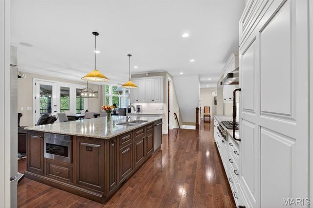 12868 Willow Pond Court, Des Peres, MO 63131