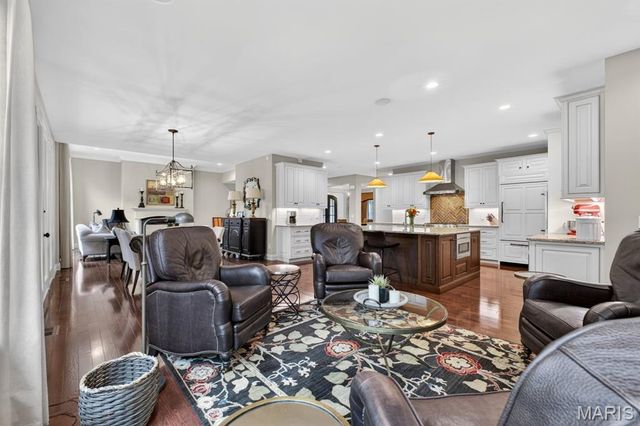 12868 Willow Pond Court, Des Peres, MO 63131