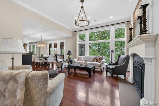12868 Willow Pond Court, Des Peres, MO 63131