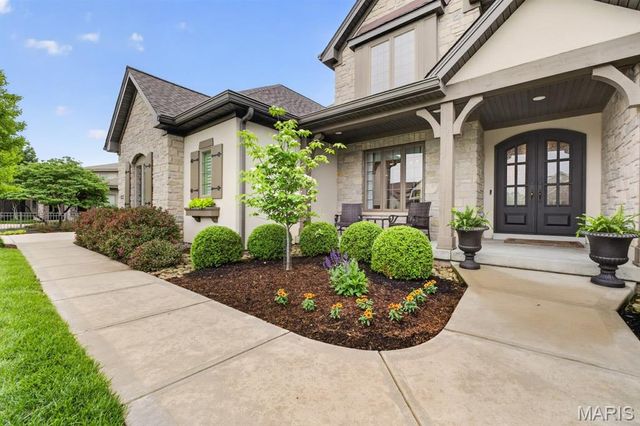 12868 Willow Pond Court, Des Peres, MO 63131
