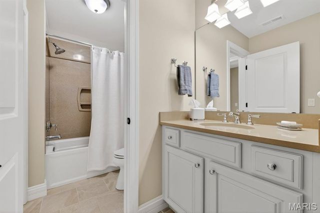 12868 Willow Pond Court, Des Peres, MO 63131