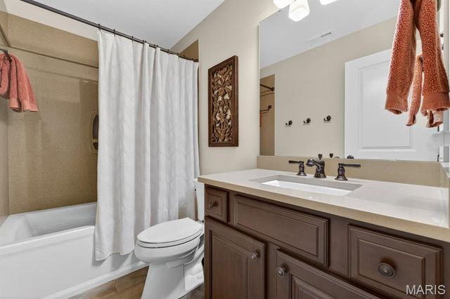 12868 Willow Pond Court, Des Peres, MO 63131