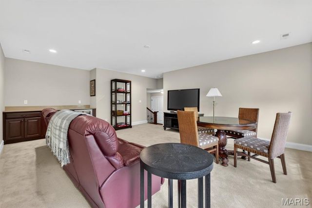 12868 Willow Pond Court, Des Peres, MO 63131