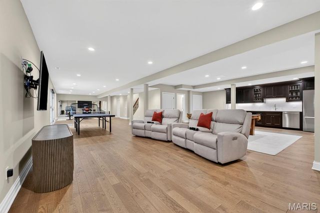12868 Willow Pond Court, Des Peres, MO 63131