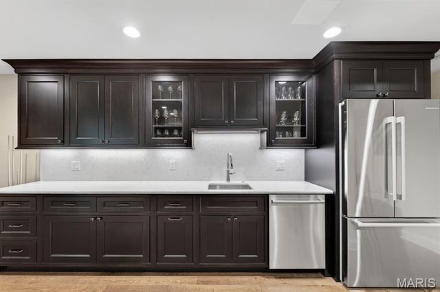 12868 Willow Pond Court, Des Peres, MO 63131