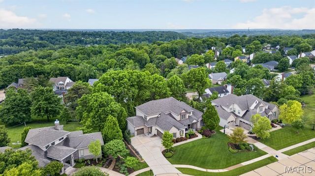 12868 Willow Pond Court, Des Peres, MO 63131