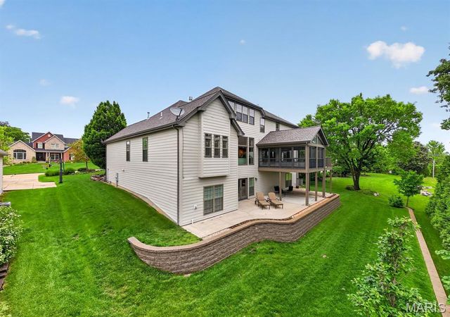 12868 Willow Pond Court, Des Peres, MO 63131