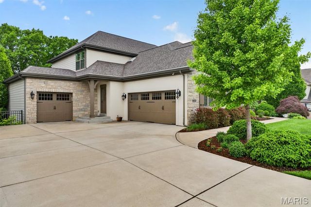 12868 Willow Pond Court, Des Peres, MO 63131