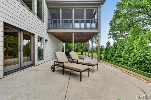 12868 Willow Pond Court, Des Peres, MO 63131