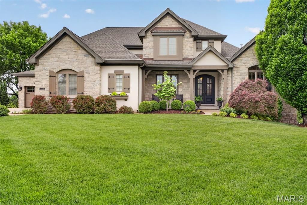 12868 Willow Pond Court, Des Peres, MO 63131