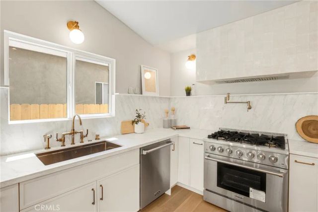 5944 Lasaine, Encino, CA 91316