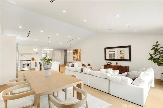 5944 Lasaine, Encino, CA 91316