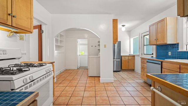 1160 Carr Ave, Santa Rosa, CA 95404