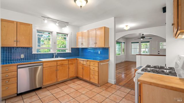 1160 Carr Ave, Santa Rosa, CA 95404