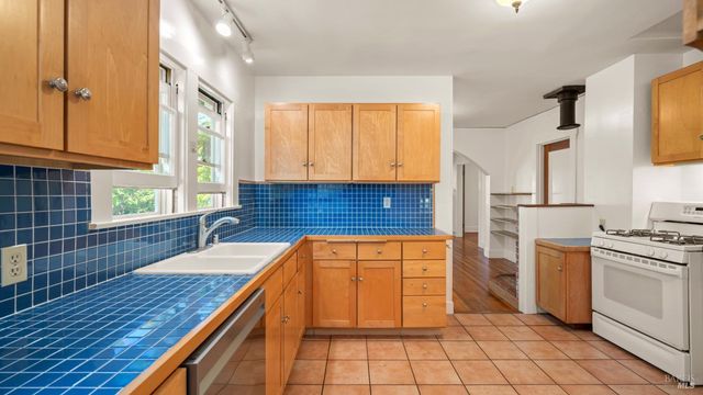 1160 Carr Ave, Santa Rosa, CA 95404