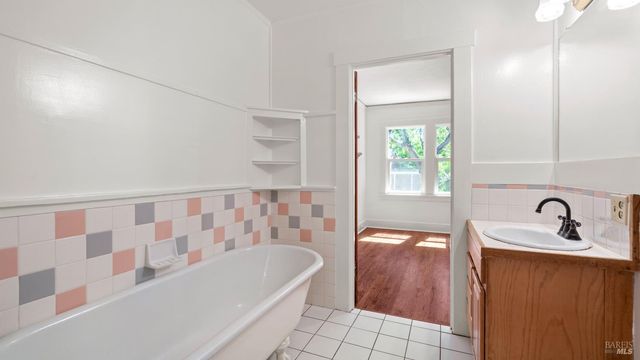 1160 Carr Ave, Santa Rosa, CA 95404