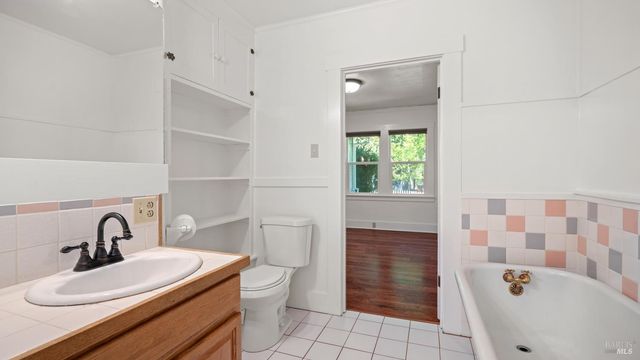 1160 Carr Ave, Santa Rosa, CA 95404