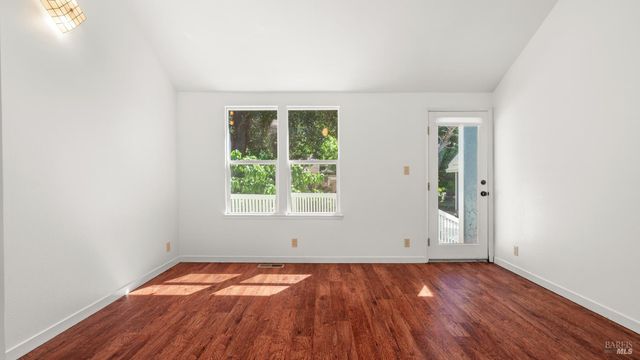 1160 Carr Ave, Santa Rosa, CA 95404