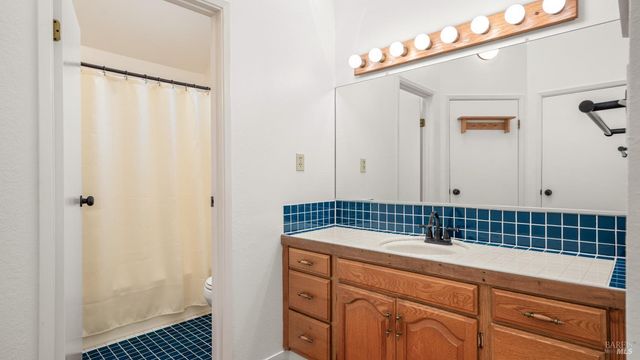 1160 Carr Ave, Santa Rosa, CA 95404