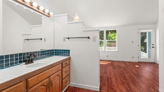 1160 Carr Ave, Santa Rosa, CA 95404