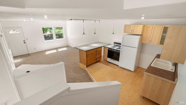 1160 Carr Ave, Santa Rosa, CA 95404