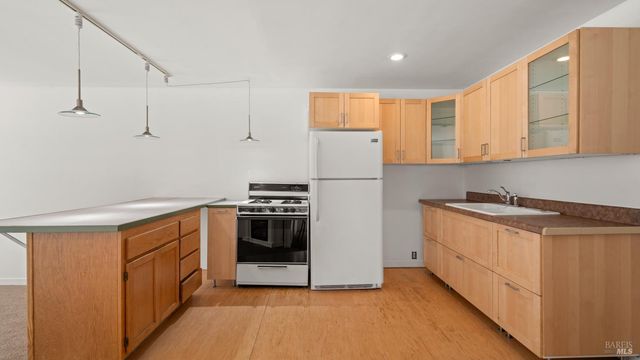 1160 Carr Ave, Santa Rosa, CA 95404