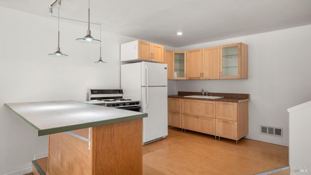 1160 Carr Ave, Santa Rosa, CA 95404