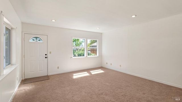 1160 Carr Ave, Santa Rosa, CA 95404