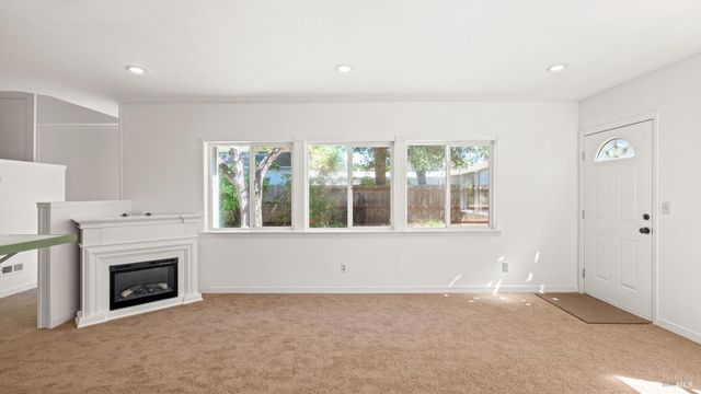 1160 Carr Ave, Santa Rosa, CA 95404