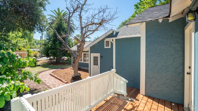 1160 Carr Ave, Santa Rosa, CA 95404