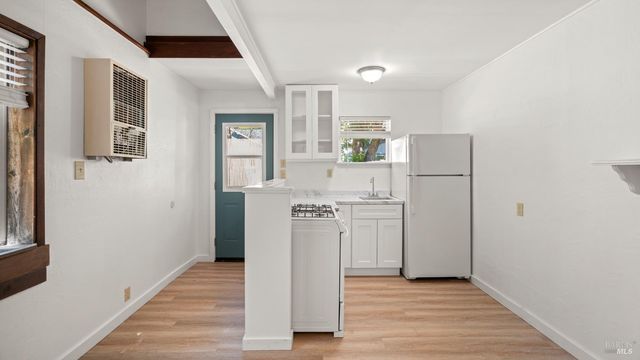 1160 Carr Ave, Santa Rosa, CA 95404