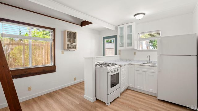 1160 Carr Ave, Santa Rosa, CA 95404