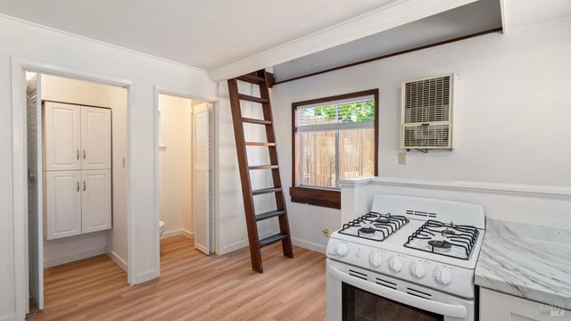 1160 Carr Ave, Santa Rosa, CA 95404