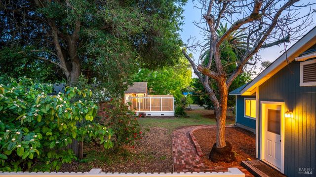 1160 Carr Ave, Santa Rosa, CA 95404