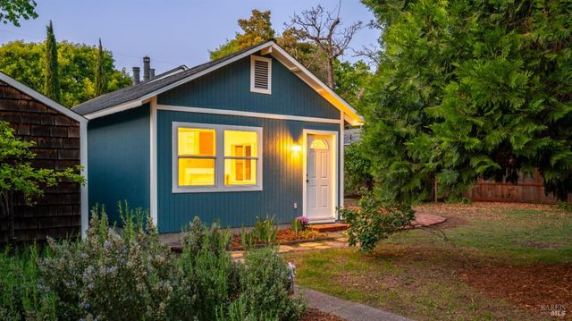 1160 Carr Ave, Santa Rosa, CA 95404