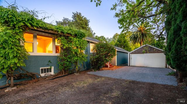1160 Carr Ave, Santa Rosa, CA 95404
