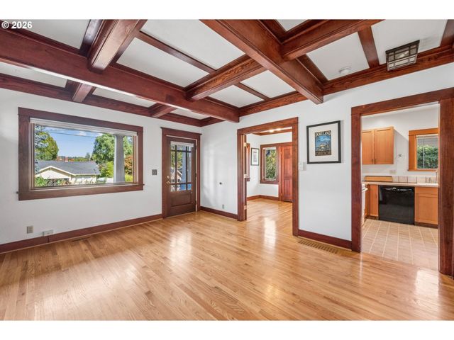 3530 Sw FALCON St, Portland, OR 97219