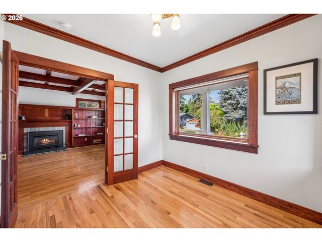 3530 Sw FALCON St, Portland, OR 97219