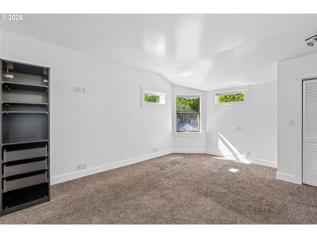 3530 Sw FALCON St, Portland, OR 97219
