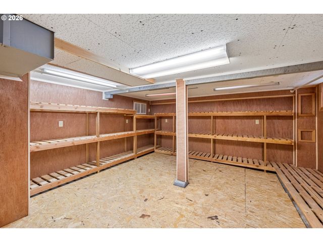 3530 Sw FALCON St, Portland, OR 97219