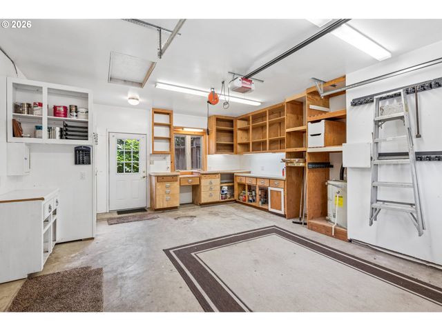 3530 Sw FALCON St, Portland, OR 97219