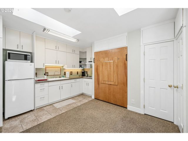 3530 Sw FALCON St, Portland, OR 97219