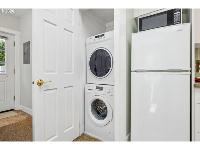 3530 Sw FALCON St, Portland, OR 97219