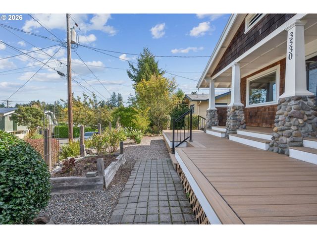 3530 Sw FALCON St, Portland, OR 97219