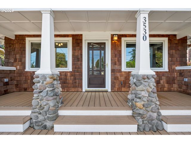3530 Sw FALCON St, Portland, OR 97219