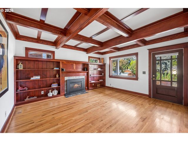 3530 Sw FALCON St, Portland, OR 97219